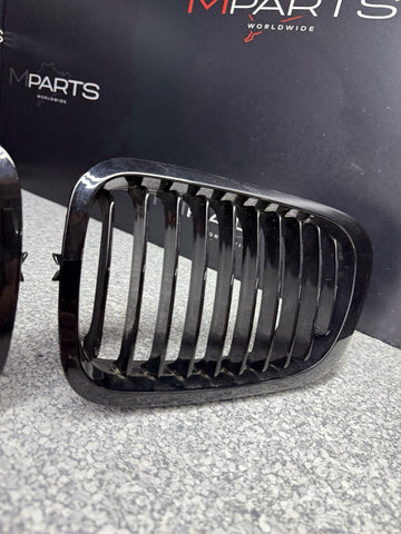 BMW 01-06 E46 M3 Front Kidney Grilles Gloss Black Set