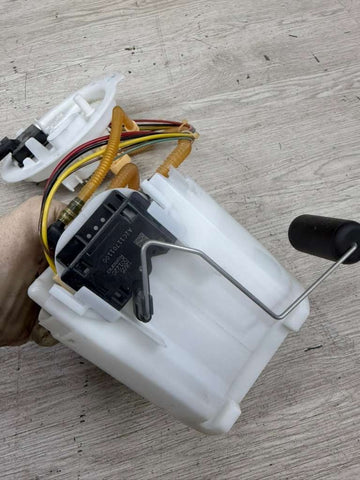 21-26 BMW G80 G82 G83 M3 M4 s58 Tank Mounted Fuel Pump Assembly OEM 8077484