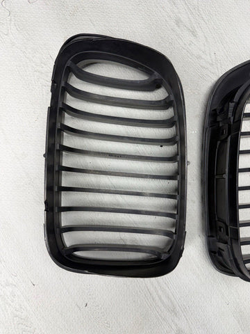 BMW 01-06 E46 M3 Front Kidney Grilles Matte Black Set