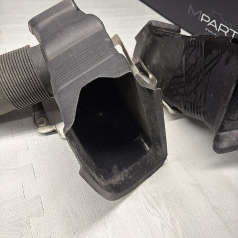 BMW E46 M3 OEM (2001-2006) BRAKE AIR INLET DUCTS + BRACKETS PAIR *2 BROKEN TABS*