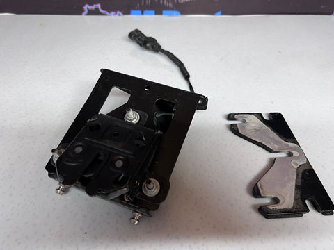 Rear Trunk Engine Compartment Deck Lid Hinge Lock Latch 84076100 Ferrari 488