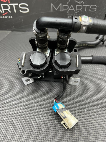 FERRARI F8 TRIBUTO COOLING HEATER VALVE BLOCK PIPES HOSES OEM