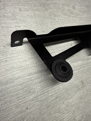 BMW 21-25 G80 G82 G83 M3 M4 FRONT RIGHT AUXILIARY RADIATOR SUPPORT MOUNT BRACKET