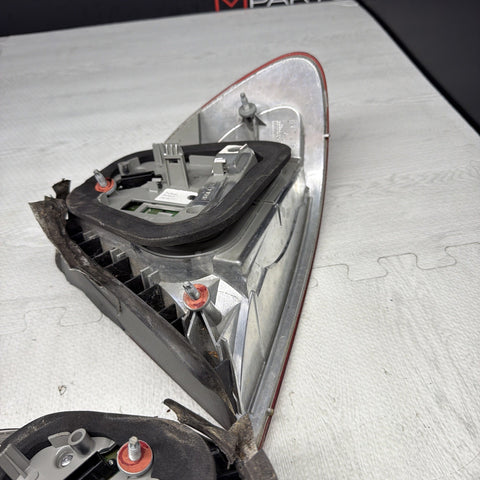 01-06 E46 BMW 330 M3 CONVERTIBLE REAR LED TAIL LIGHTS 6937454 SET *Notes*