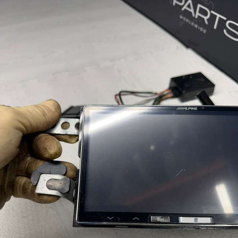 Alpine iLX-007 Digital Media Receiver Apple CarPlay Android Auto 7″ Touchscreen