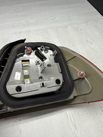 01-06 E46 BMW 330 M3 CONVERTIBLE REAR LED TAIL LIGHT LEFT 6937453