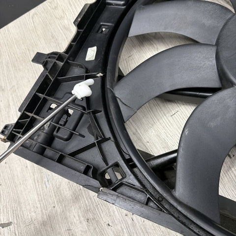 15-20 OEM BMW F80 F82 F83 M3 M4 Electric Radiator Cooling Fan w/Shroud *Notes*