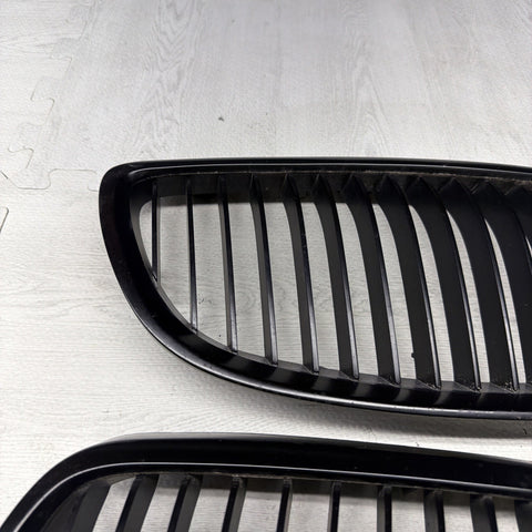 08-13 BMW E90 E92 E93 M3 Front Kidney Grilles Gloss Black