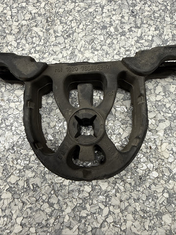 BMW F80 F82 F83 M3 M4 EXHAUST HANGER MOUNT 18207500281 ORIGINAL 18-20-7-500-281