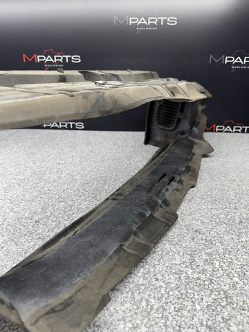 15-20 OEM BMW F80 F82 F83 M3 M4 Cooling Front Fan Housing Shroud