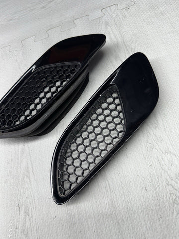 08-13 BMW E90 E92 E93 M3 Hood Scoops Jet Black Pair 8042978