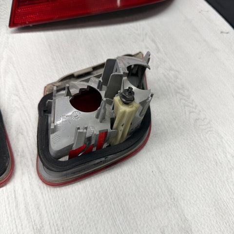 01-06 E46 BMW 330 M3 CONVERTIBLE REAR LED TAIL LIGHTS 6937454 SET