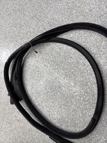 BMW E46 M3 01-06 Passenger Right Door Weather Strip Seal Black OEM *Small Rip