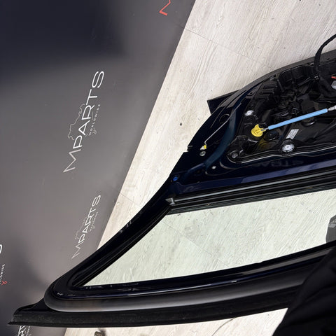 (PICKUP ONLY) BMW 21-26 G20 330 G80 M3 Sedan Front Right Passenger Door Shell