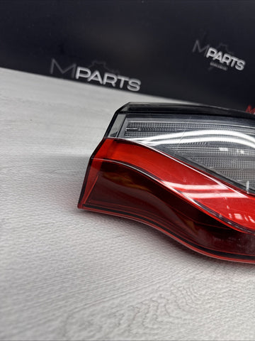 BMW 20-24 G22 G82 430i M4 Right Passenger Tail Light OEM 7477606