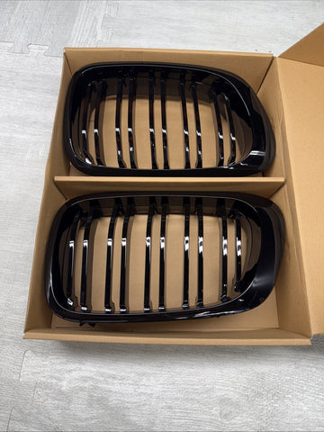 NEW BMW 01-06 E46 M3 Front Kidney Grilles Gloss Black Set Double Slotted