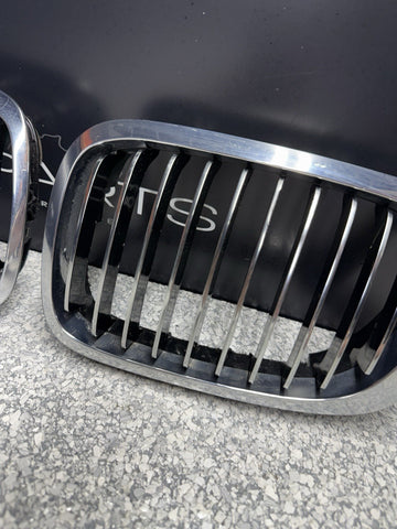 BMW 01-06 E46 M3 Front Kidney Grilles Chrome 51138208685 51138208686 *Notes