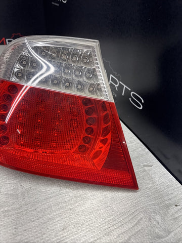 01-06 E46 BMW 330 M3 CONVERTIBLE REAR LED TAIL LIGHT DRIVER 6937453 *Notes*