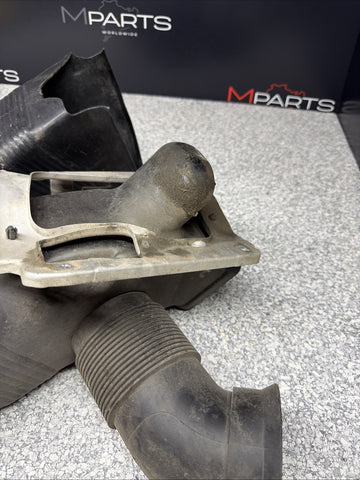 BMW E46 M3 OEM (2001-2006) BRAKE AIR INLET DUCTS + BRACKETS PAIR *1 BROKEN TAB