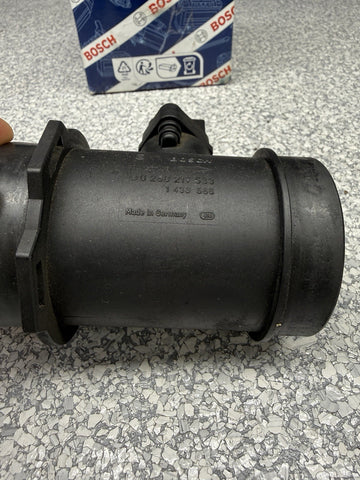 OEM Bosch Mass Air Flow Sensor 0280217533 13621433566 Fits For BMW M5