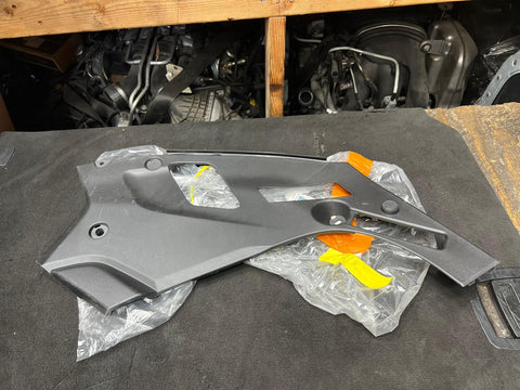 NEW 18-23 BMW F90 M5 Upper Right Engine Compartment Cover 51767349604 *Cracked