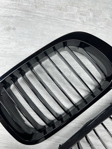 BMW 01-06 E46 M3 Front Kidney Grilles Gloss Black Set