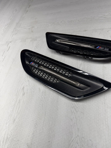 2013-2016 BMW F10 M5 SEDAN FRONT FENDER GRILLES GRILLS TURN SIGNAL LIGHTS BLACK