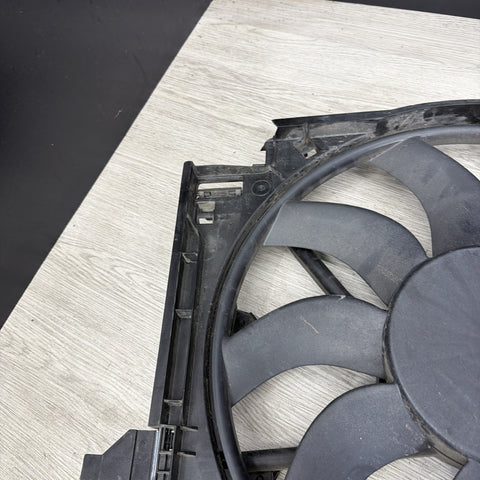 15-20 OEM BMW F80 F82 F83 M3 M4 Electric Radiator Cooling Fan w/Shroud *Notes*
