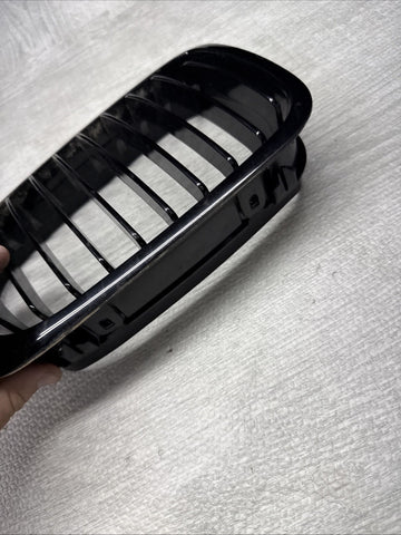 01-06 BMW E46 M3 Front Kidney Grille Right Passenger Gloss Black