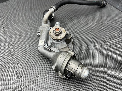 15-20 BMW F80 F82 F83 M3 M4 S55 WATER PUMP THERMOSTAT HOUSING