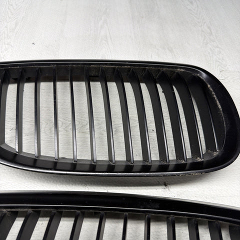 08-13 BMW E90 E92 E93 M3 Front Kidney Grilles Gloss Black