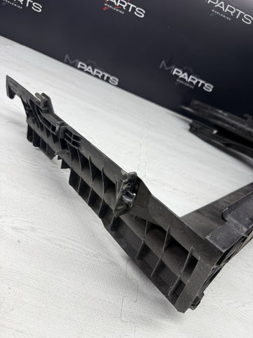 06-10 BMW E60 E63 E64 M5 M6 V10 S85 RADIATOR CARRIER HOUSING BRACKET MODULE OEM