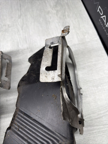 BMW E46 M3 OEM (2001-2006) BRAKE AIR INLET DUCTS + BRACKETS PAIR *1 BROKEN TAB