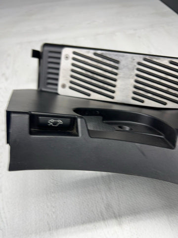 01-06 BMW E46 M3 BLACK DEAD PEDAL KICK PANEL COVER 7902400