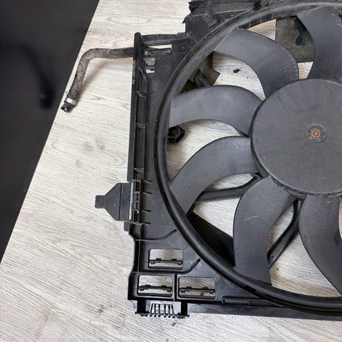 15-20 OEM BMW F80 F82 F83 M3 M4 Electric Radiator Cooling Fan w/Shroud *Notes*