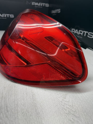 2015 - 2017 BMW F82 F83 M4 REAR RIGHT PASSENGER OUTER TAIL LIGHT OEM 7296100