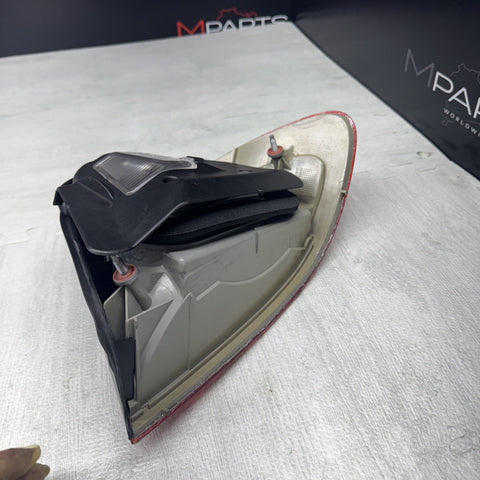 01-06 E46 BMW 330 M3 CONVERTIBLE REAR LED TAIL LIGHT RIGHT 6937454