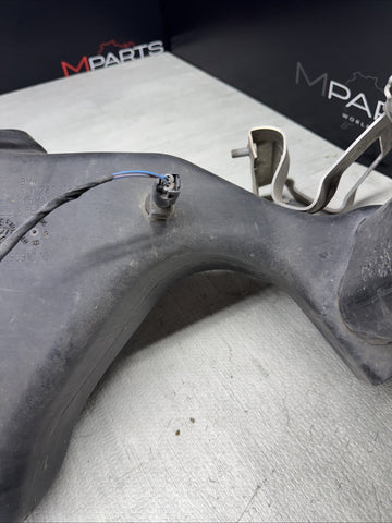 06-10 BMW E63 E64 M6 FRONT BUMPER LEFT DRIVER SIDE BRAKE AIR DUCT 7899787 *Chip*