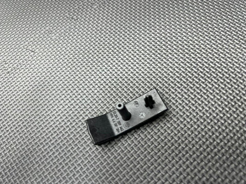 BMW E46 330 M3 CONVERTIBLE REAR SEAT BELT GUIDE 7009662 52107009662 ORIGINAL