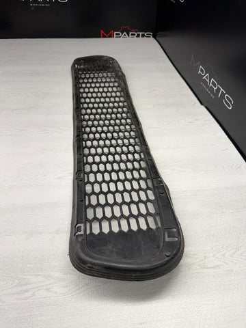 08-13 BMW E90 E92 E93 M3 Front Bumper Lower Center Grille OEM 7900764