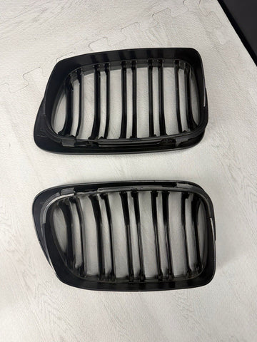BMW 01-06 E46 M3 Front Kidney Grilles Gloss Black Set Double Slotted