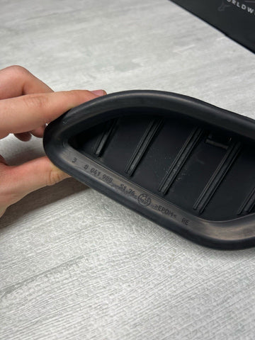 BMW E90 E92 E93 M3 08-13 Hood Scoop Seal Right Passenger 8041988