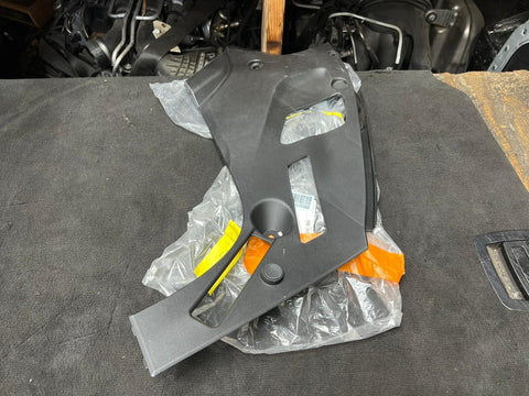 NEW 18-23 BMW F90 M5 Upper Right Engine Compartment Cover 51767349604 *Cracked