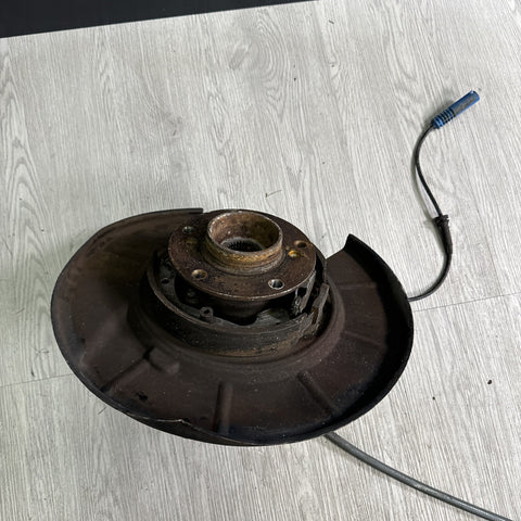 00-03 BMW E39 M5 RIGHT PASSENGER REAR SPINDLE KNUCKLE HUB