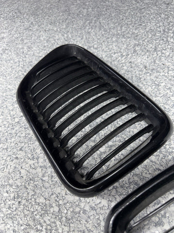 BMW 97-99 E36 M3 Front Kidney Grilles Gloss Black Set
