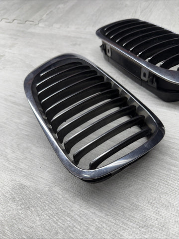 BMW 01-06 E46 M3 Front Kidney Grilles Chrome Set OEM *Broken Tabs*