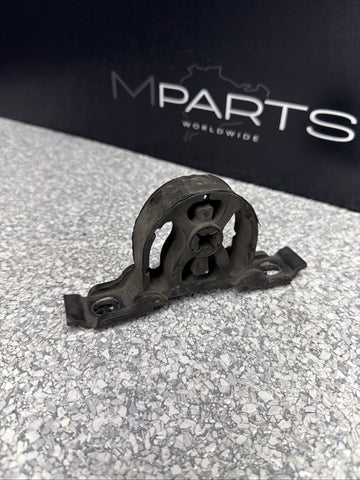BMW F80 F82 F83 M3 M4 EXHAUST HANGER MOUNT 18207500281 ORIGINAL 18-20-7-500-281