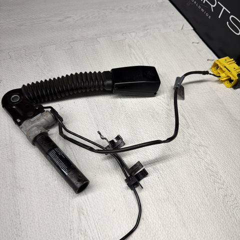 01-06 BMW E46 325 330 M3 Left Driver Lower SeatBelt Seat Belt Buckle Tensioner