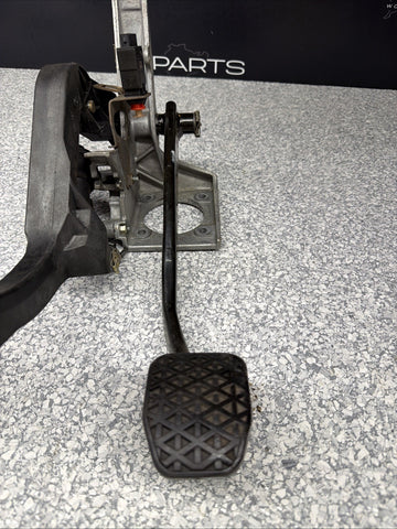 98-02 BMW E36/7 Z3 BRAKE CLUTCH PEDAL W INPUT CLUTCH CYLINDER OEM
