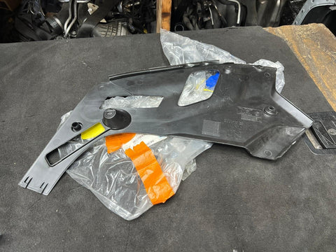 NEW 18-23 BMW F90 M5 Upper Right Engine Compartment Cover 51767349604 *Cracked